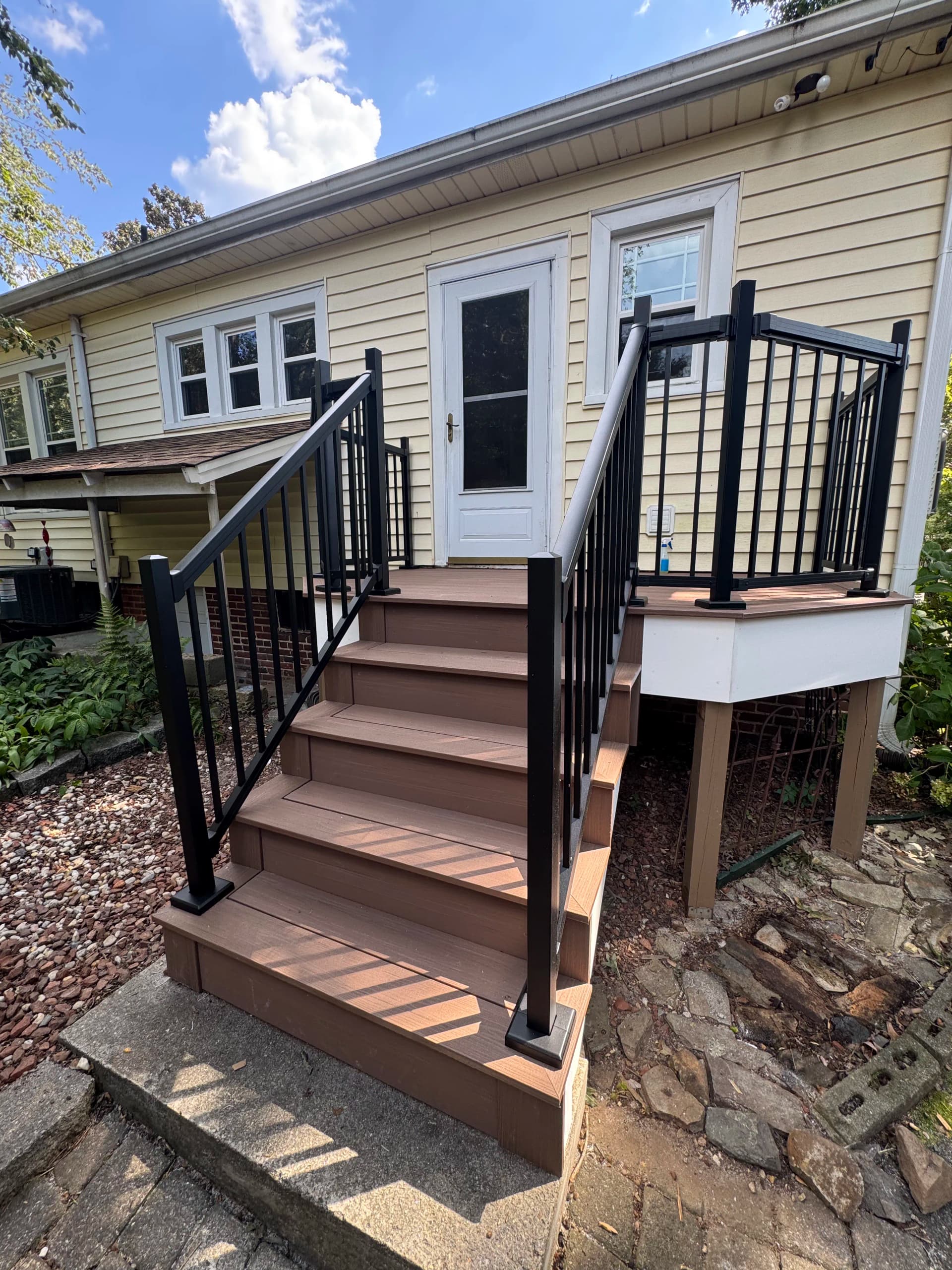 Composite Entry Deck with Aluminum Handrails Built to Last